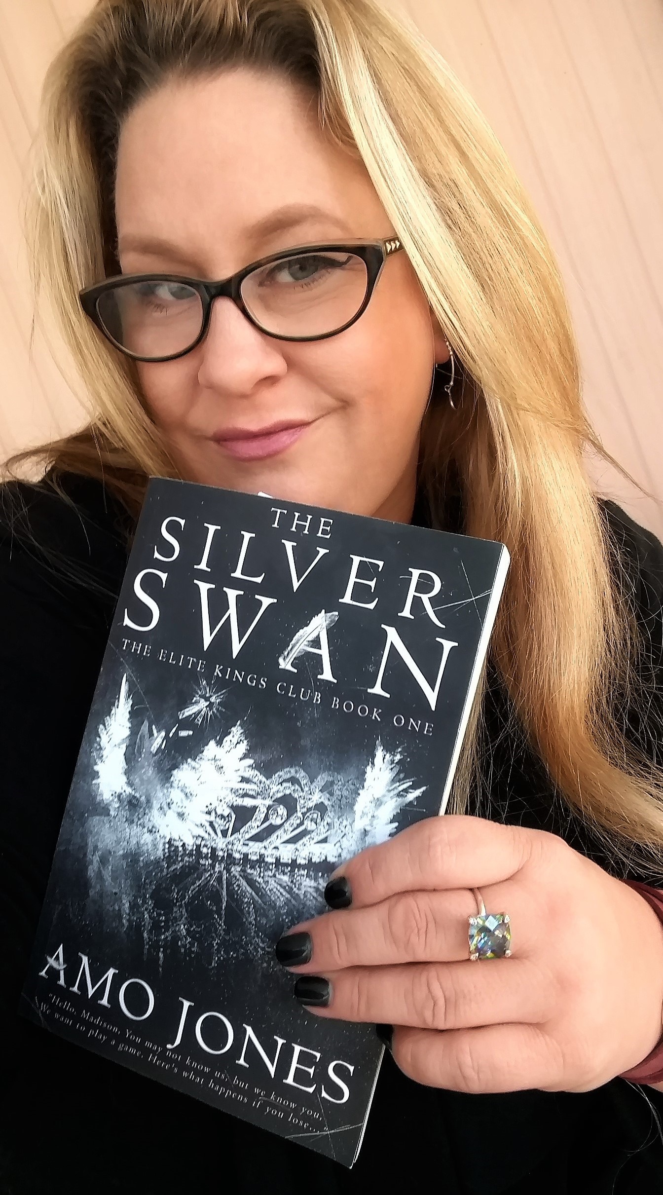 Silver Swan Amo Jones Book Review